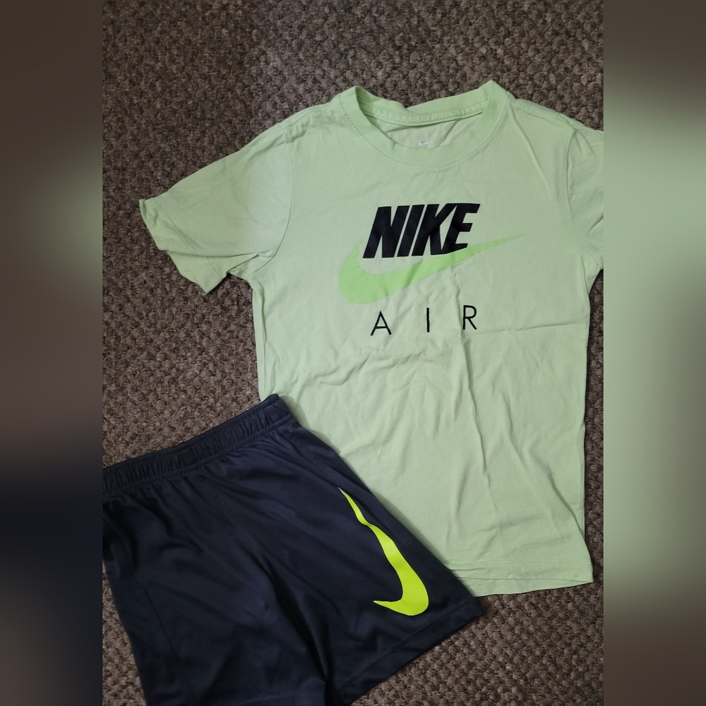 ☆•Boys Nike Shorts•Size:7&Shirt •Size:Small•☆